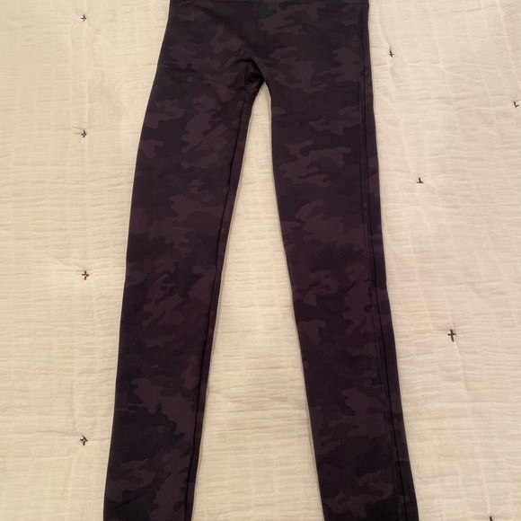 Spanx Look at me Now heather Camo Leggings-Small - Picture 9 of 9